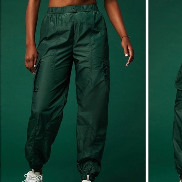 Fabletics Parachute Pants M Medium Kelly Green Cargo Jogger Windbreaker Gym - Picture 2 of 9